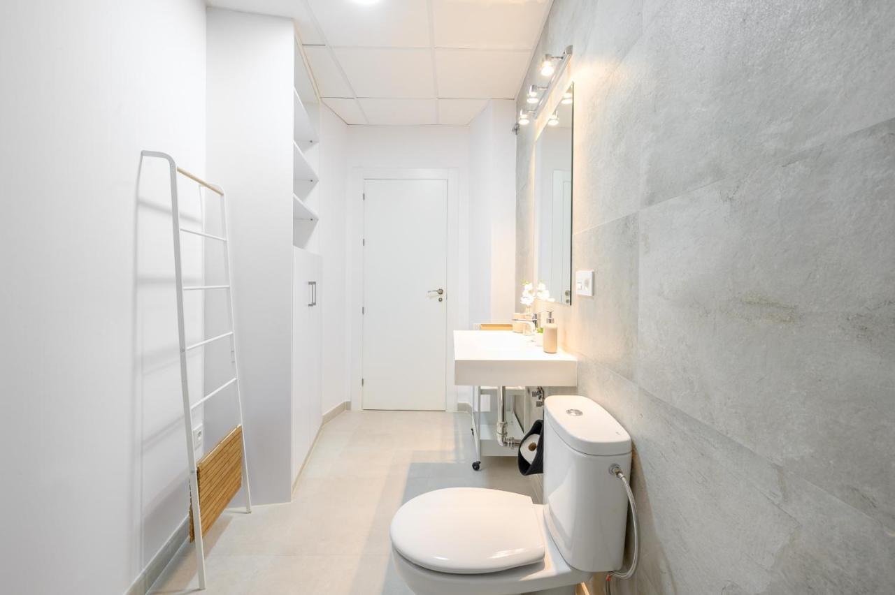 Modern 3 Bedroom, City Center With Patio & High Ceilings By 10Tosea Malaga Luaran gambar